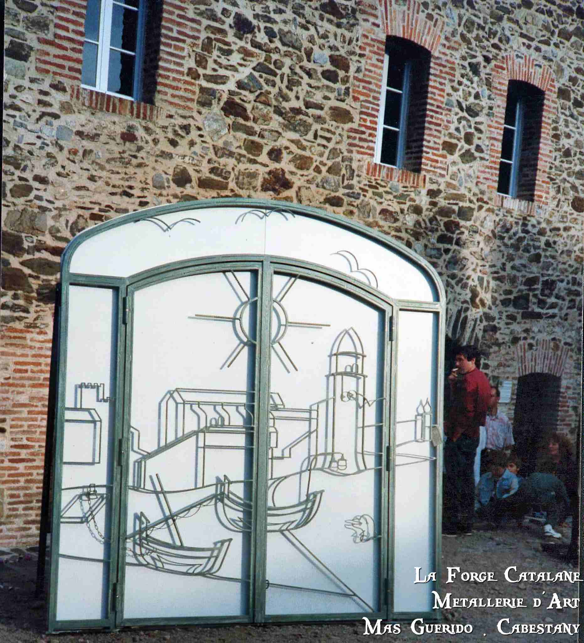 porte vitree cintree motif personalise collioure forge catalane 3.jpg